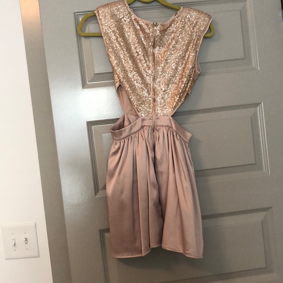 Beautiful formal dress in blush color - Picture 2 of 2